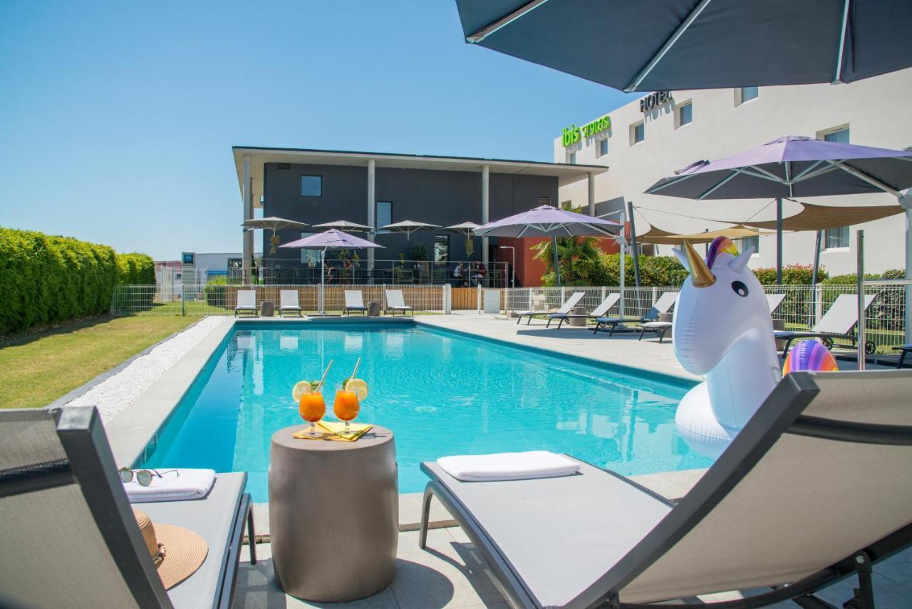 Ibis Styles Pertuis Portes Du Luberon Bagian luar foto