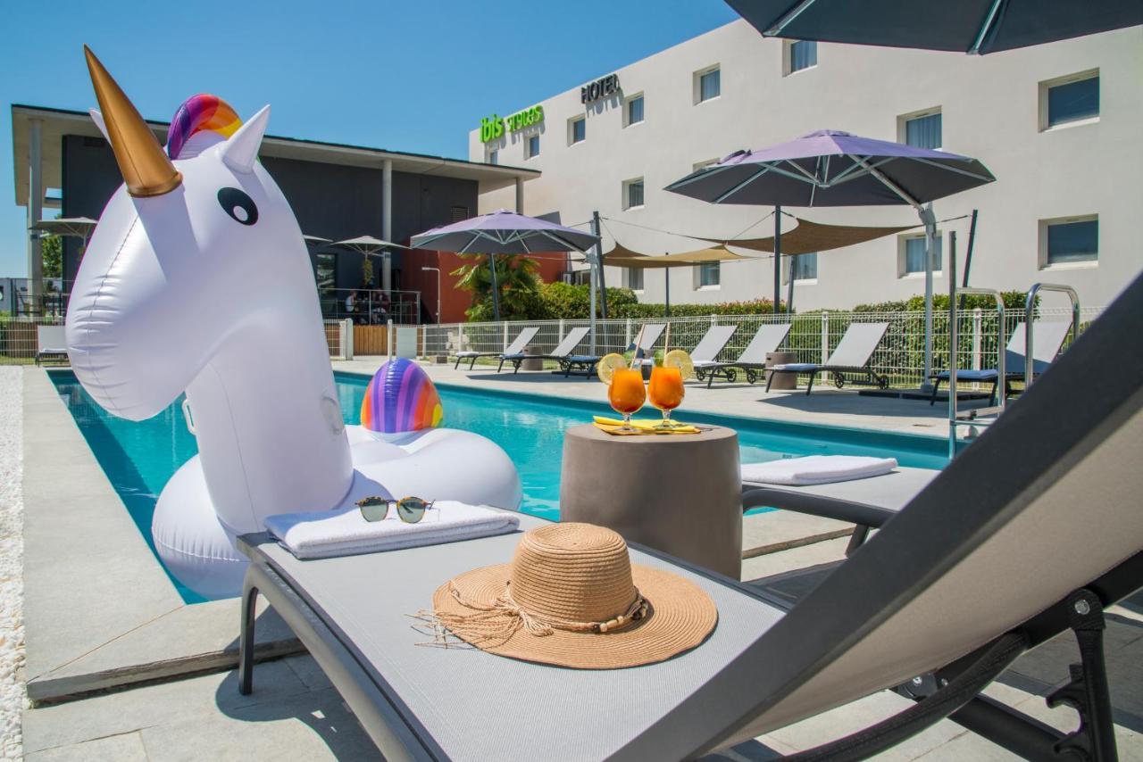 Ibis Styles Pertuis Portes Du Luberon Bagian luar foto