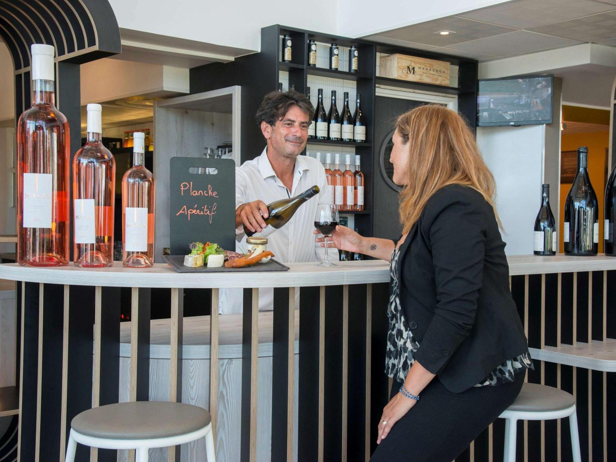 Ibis Styles Pertuis Portes Du Luberon Bagian luar foto