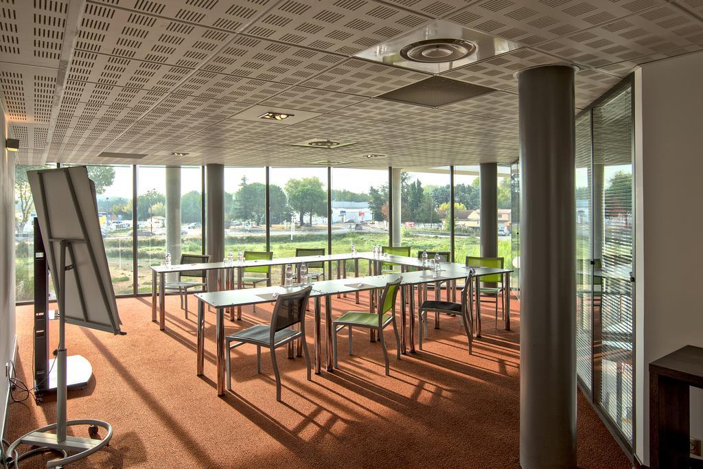 Ibis Styles Pertuis Portes Du Luberon Bagian luar foto