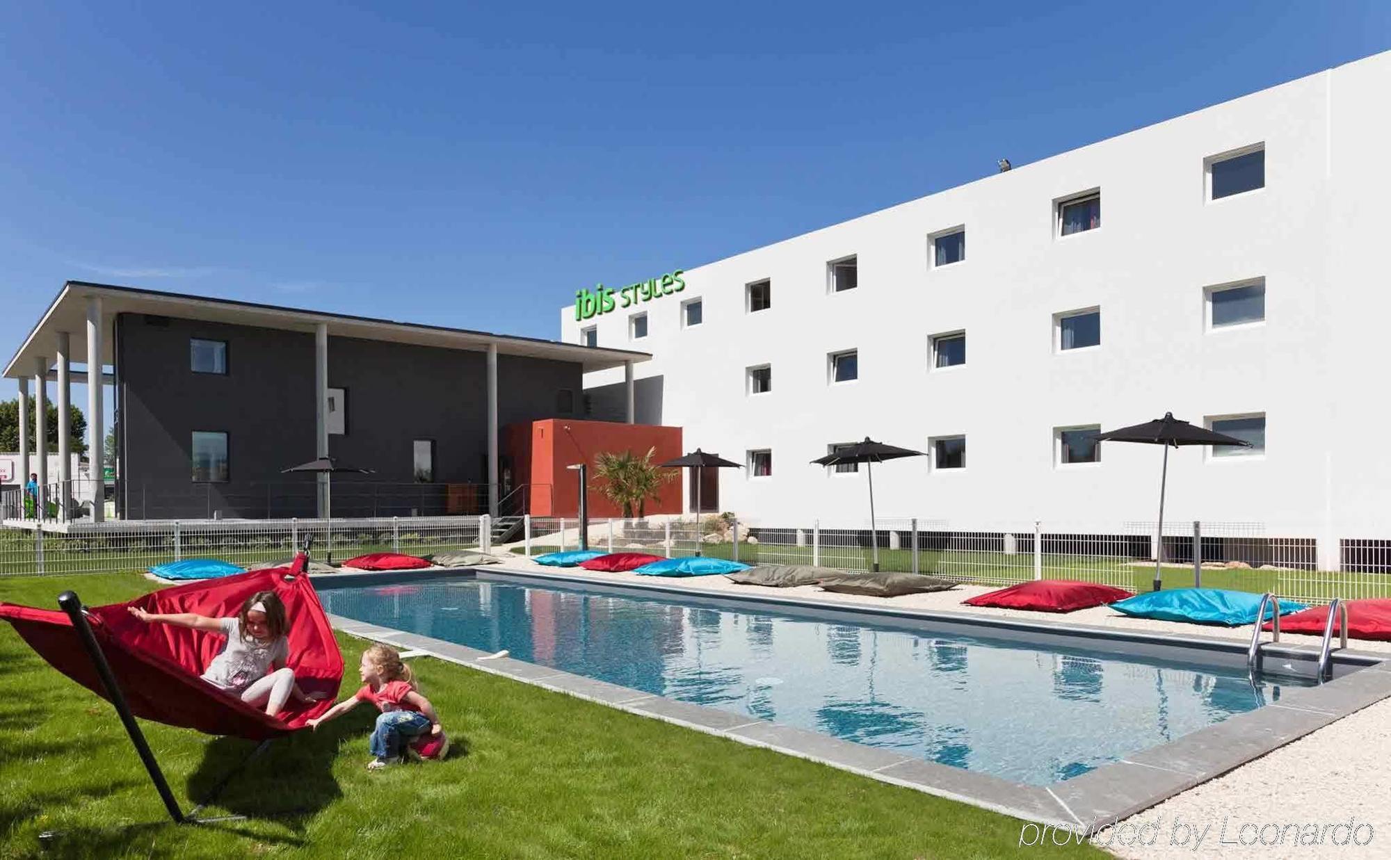 Ibis Styles Pertuis Portes Du Luberon Bagian luar foto
